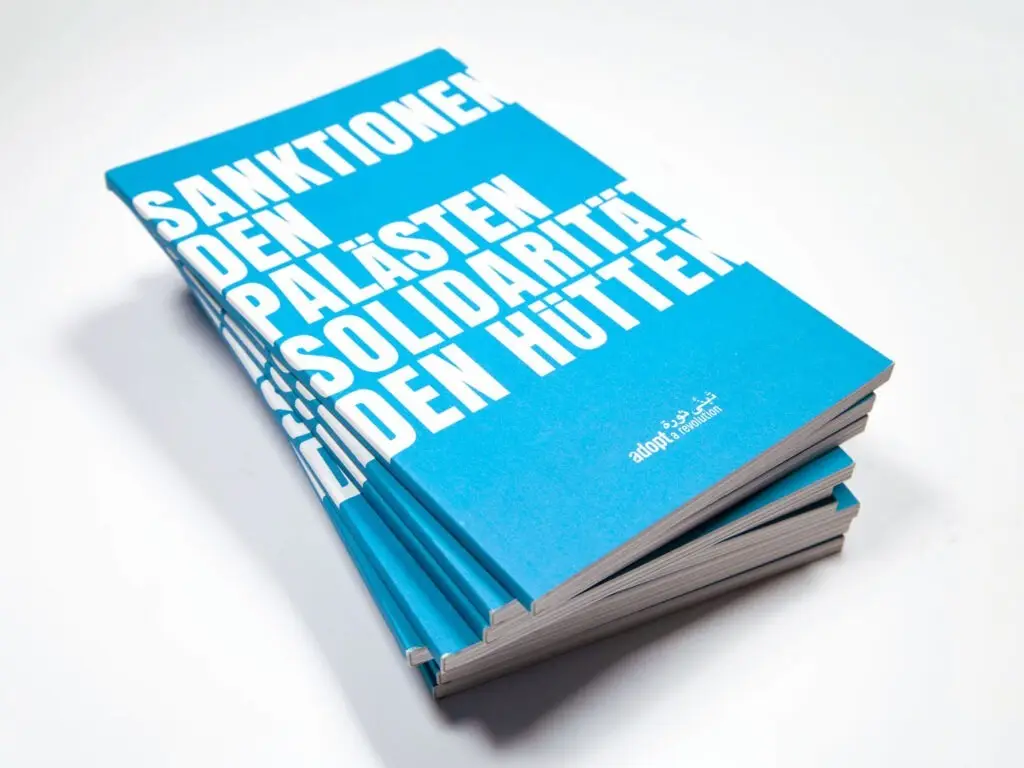 Stapel Bücher "Sanktionen den Palästen"
